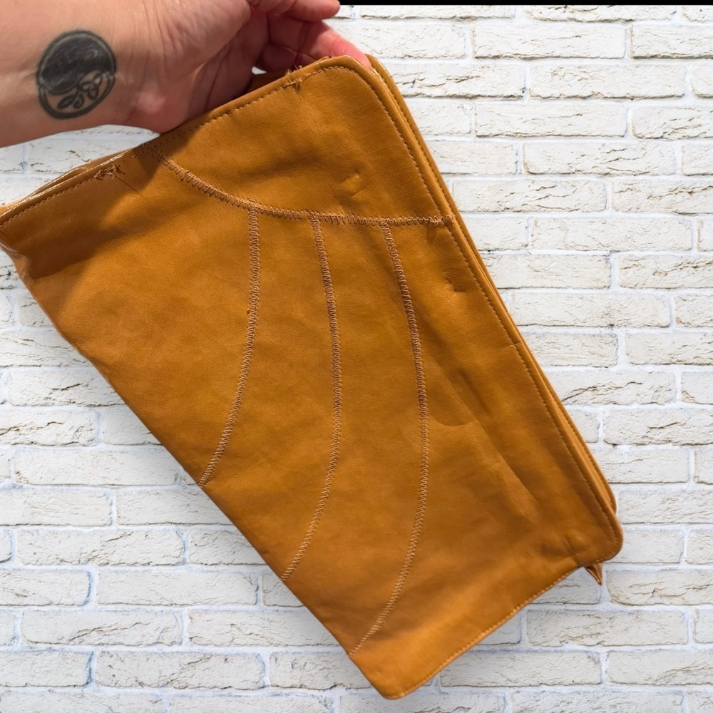 Caramel Tan Vintage Leather Purse Clutch - Picture 4 of 9